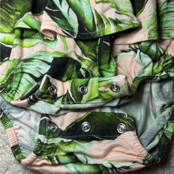 Posh Peanut Tiffany tiered ruffle Bubble Romper in size 3-6m - Picture 4 of 7